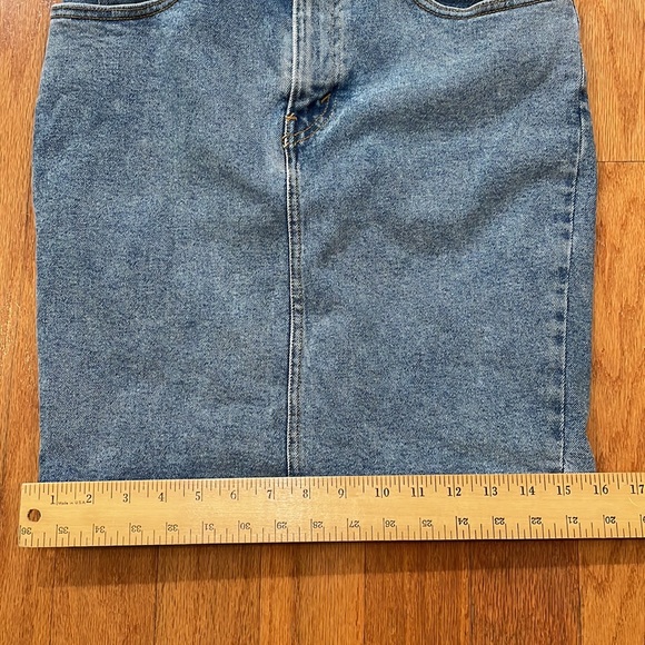 A NWT Levi’s Strauss & CO. Size 26 Blue Jeans Skirt Pencil Style Pockets - Picture 11 of 16